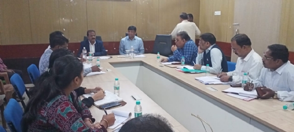 ବେସାମରିକ ଯୋଗାଣ ନିଗମ, ଶ୍ରୀ କେ.ସୁଦର୍ଶନ ଚକ୍ରବର୍ତ୍ତୀଙ୍କ ସୁବର୍ଣ୍ଣପୁର ଜିଲ୍ଲା ଗସ୍ତ ଓ ସୁବର୍ଣ୍ଣପୁର ଜିଲ୍ଲାର ଖରିଫ ଧାନ କ୍ରୟ  ସମ୍ବନ୍ଧୀୟ ଜିଲ୍ଲା ସ୍ତରୀୟ ସମୀକ୍ଷା ବୈଠକ।