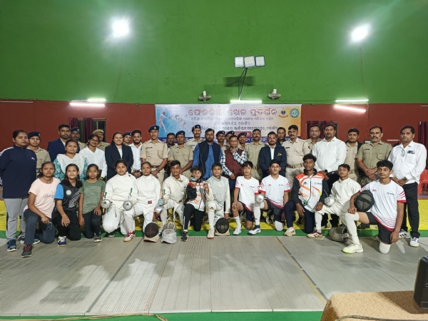 ଓଡିଶା ପୋଲିସରେ ଫେନସିଙ୍ଗ ଖେଳ ପରିଚୟ ପର୍ବ ଅନୁଷ୍ଠିତ। ଓଡିଶା ପୋଲିସରେ ଫେନସିଙ୍ଗ ଖେଳ ପରିଚୟ ପର୍ବ ଅନୁଷ୍ଠିତ।