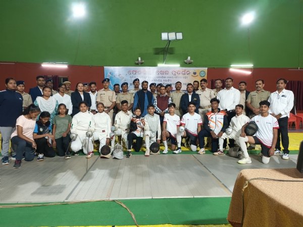 ଓଡିଶା ପୋଲିସରେ ଫେନସିଙ୍ଗ ଖେଳ ପରିଚୟ ପର୍ବ ଅନୁଷ୍ଠିତ। ଓଡିଶା ପୋଲିସରେ ଫେନସିଙ୍ଗ ଖେଳ ପରିଚୟ ପର୍ବ ଅନୁଷ୍ଠିତ।