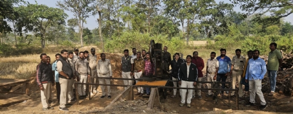 ଉଜବାହାଲ ଗ୍ରାମରେ ଚାଲିଥିବା ବେଆଇନ କରତ ମିଲ ଉପରେ ବନବିଭାଗ ଚଢ଼ାଉ ଉଜବାହାଲ ଗ୍ରାମରେ ଚାଲିଥିବା ବେଆଇନ କରତ ମିଲ ଉପରେ ବନବିଭାଗ ଚଢ଼ାଉ