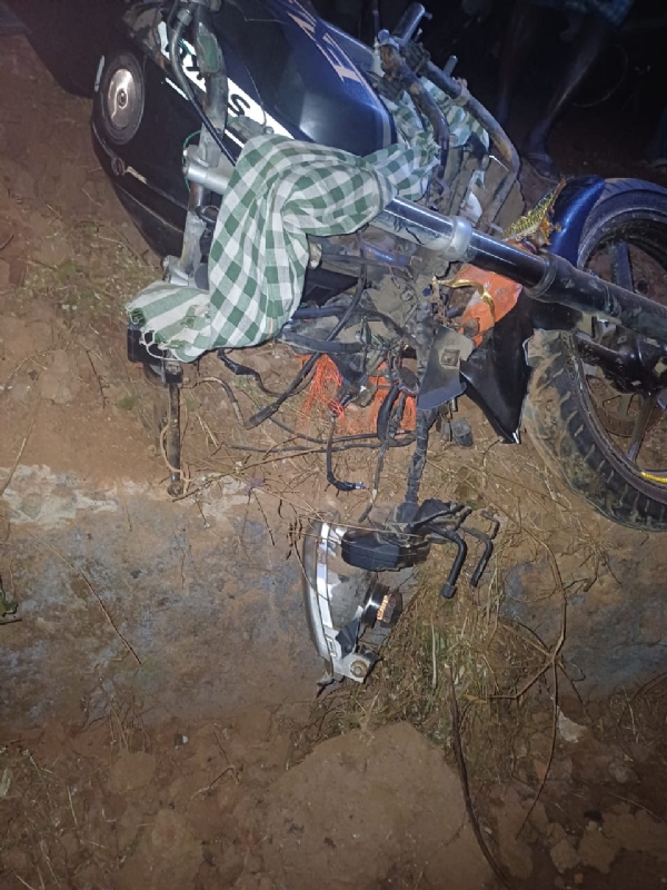 ବାଇକ ଦୁର୍ଘଟଣା ରେ ଜଣେ ମୃତ, ଜଣେ ଗୁରୁତର ବାଇକ ଦୁର୍ଘଟଣା ରେ ଜଣେ ମୃତ, ଜଣେ ଗୁରୁତର