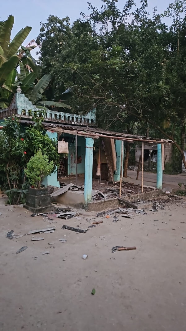 ମହିଳା ଙ୍କ ମୁଣ୍ଡ ବିହୀନ ଶବ ଉଦ୍ଧାର ଘଟଣା, ଉଗ୍ରରୂପ ନେଲା!ଏମଭି ୨୬ଗ୍ରାମରେ ନିଆଁ ଲଗାଇଲେ ଓ ଘର ଭାଙ୍ଗିଲେ ଆଦିବାସୀ ମହିଳା ଙ୍କ ମୁଣ୍ଡ ବିହୀନ ଶବ ଉଦ୍ଧାର ଘଟଣା, ଉଗ୍ରରୂପ ନେଲା!ଏମଭି ୨୬ଗ୍ରାମରେ ନିଆଁ ଲଗାଇଲେ ଓ ଘର ଭାଙ୍ଗିଲେ ଆଦିବାସୀ