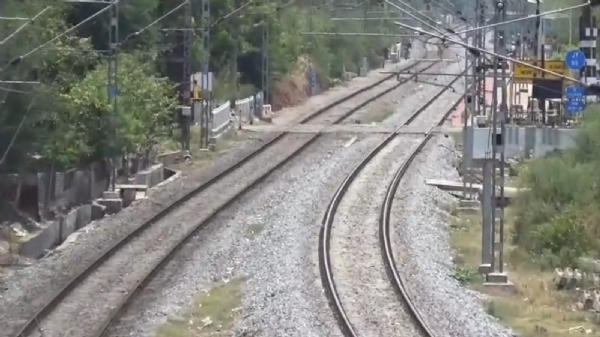 ଘରୋଇ କଳହ ରୁ ଟ୍ରେନ ତଳେ ଯୁବକ ମୃତ ଘରୋଇ କଳହ ରୁ ଟ୍ରେନ ତଳେ ଯୁବକ ମୃତ