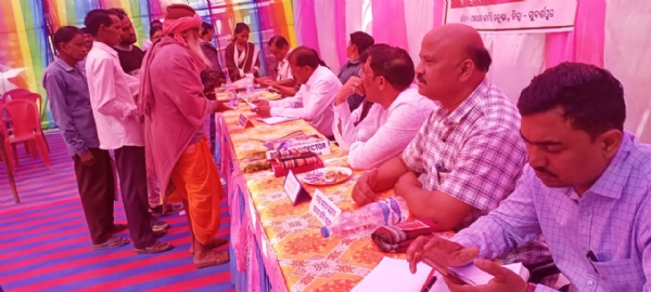 ସୁବର୍ଣ୍ଣପୁର ଜିଲ୍ଲାର ଉଲୁଣ୍ଡା ବ୍ଲକ ସ୍ତରୀୟ ଜିଲ୍ଲାପାଳ ଓ ଆରକ୍ଷୀ ଅଧିକ୍ଷକଙ୍କ ଯୁଗ୍ମ ଅଭିଯୋଗ ଶୁଣାଣି ଶିବିର ଉଲୁଣ୍ଡା ପଞ୍ଚାୟତ ସମିତି ଅନ୍ତର୍ଗତ ସିଂଢୋଲ  ଗ୍ରାମ ପଞ୍ଚାୟତ କାର୍ଯ୍ୟାଳୟ ସ୍ଥିତ ବଜାର ପ୍ରାଙ୍ଗଣ ଠାରେ ଅନୁଷ୍ଠିତ  : * ବିଭିନ୍ନ ପ୍ରକାର ର   ୫୧( ଏକାବନ) ଗୋଟି ଅଭିଯୋଗ ଦରଖାସ୍ତ ଗ୍ରହଣ :