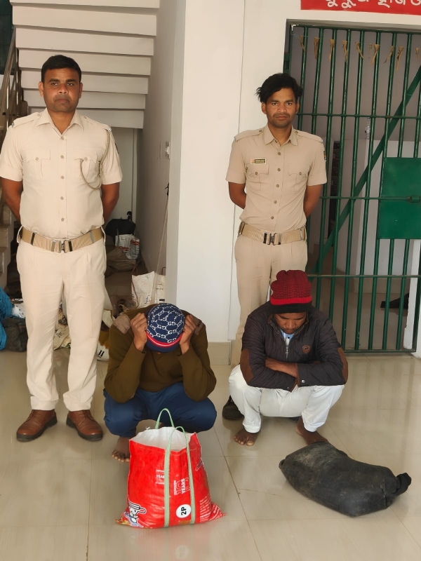 ଦେଶି ମଦ ଚାଲାଣ ବେଳେ ଚଢାଉ, ୨ ଗିରଫ ଦେଶି ମଦ ଚାଲାଣ ବେଳେ ଚଢାଉ, ୨ ଗିରଫ