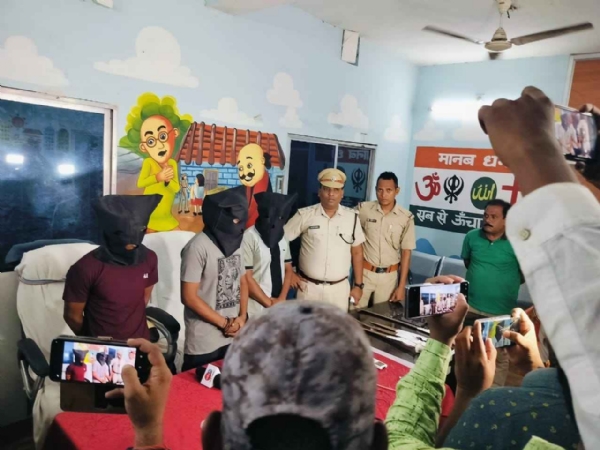 ବିଚ୍‌ ରାସ୍ତାରେ ଖଣ୍ଡା ଧରି ଗୋଡ଼ାଇବା ଘଟଣା : ୭ ଜଣଙ୍କୁ ଧରିଲା ବଲାଙ୍ଗିର ପୋଲିସ