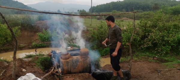 ଜଙ୍ଗଲରେ ଅବକାରି ଚଢାଉ, ମାଫିଆ ଚମ୍ପଟ
