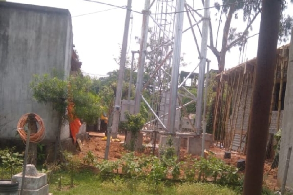 ମୋବାଇଲ ଟା୍ୱାର ଅନ୍ୟତ୍ର ସ୍ଥାନାନ୍ତର ପାଇଁ ରୋଗାଗ୍ରସ୍ତ ପରିବାର ଓ ଗ୍ରାମବାସୀ ମୁଖ୍ୟମନ୍ତ୍ରୀଙ୍କୁ ନିବେଦନ