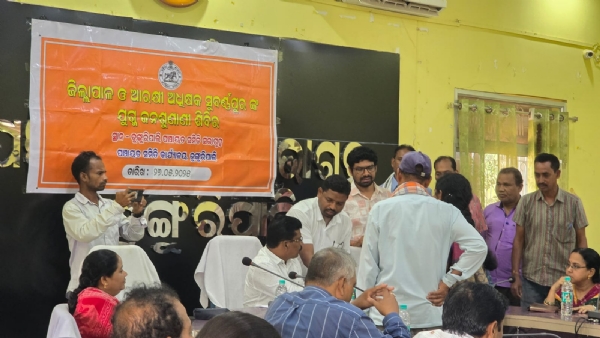ଡୁଙ୍ଗୁରିପାଲି ଠାରେ ଜିଲ୍ଲାପାଳ ଓ ଆରକ୍ଷୀ ଅଧିକ୍ଷକଙ୍କ ଯୁଗ୍ମ ଅଭିଯୋଗ ଶୁଣାଣି ଶିବିର :  * ବିଭିନ୍ନ ୬୧ ଗୋଟି ଅଭିଯୋଗ ଦରଖାସ୍ତ ଗ୍ରହଣ :