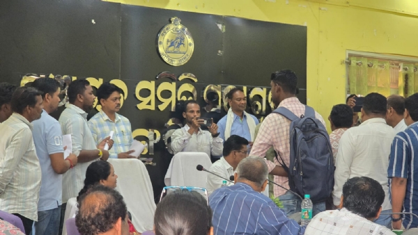 ଡୁଙ୍ଗୁରିପାଲି ଠାରେ ଜିଲ୍ଲାପାଳ ଓ ଆରକ୍ଷୀ ଅଧିକ୍ଷକଙ୍କ ଯୁଗ୍ମ ଅଭିଯୋଗ ଶୁଣାଣି ଶିବିର :  * ବିଭିନ୍ନ ୬୧ ଗୋଟି ଅଭିଯୋଗ ଦରଖାସ୍ତ ଗ୍ରହଣ :
