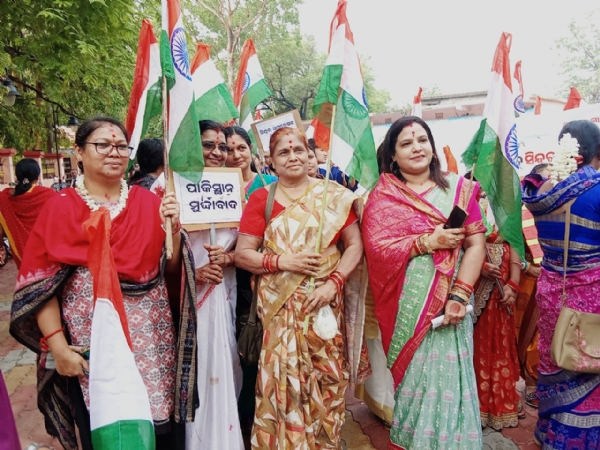 ସୁବର୍ଣ୍ଣପୁରରେ “ପରାକ୍ରମ ଶୋଭାଯାତ୍ରା” – ଜାଗ୍ରତ ଦେଶ ପ୍ରେମୀ ମହିଳାମାନଙ୍କ ଅଭିନବ ଉଦ୍ୟମ:-