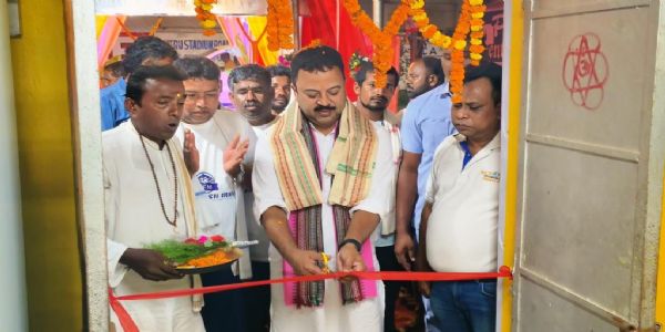 ଅଭିନବ ହୋଟେଲ ‘ସଂଜୁ ଫିସ୍ ମାର୍ଟ’ର ଶୁଭ ଉଦ୍‌ଘାଟନ କଲେ ସାଂସଦ