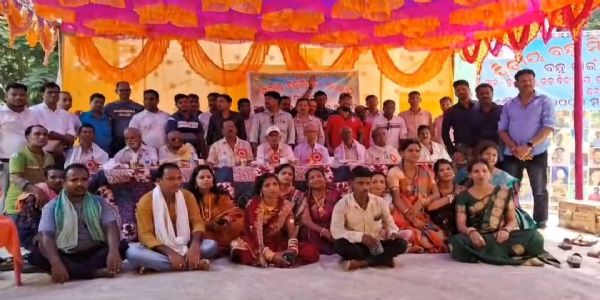 ବନ୍ଧୁମିଳନ ଉତ୍ସବ ରେ ନିଜର ସ୍ୱର୍ଗତ ବନ୍ଧୁପରିବାର କୁ ସହାୟତା