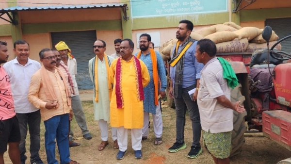 ବଲାଙ୍ଗିର ଜିଲ୍ଲାର ବିଭିନ୍ନ ଧାନମଣ୍ଡିରେ ବ୍ୟାପକ ଅବ୍ୟବସ୍ଥା ; ଚାଷୀ ଠକେଇର ଶିକାର ଅଭିଯୋଗ