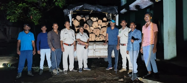 ପିକଅପ୍ ଗାଡ଼ି ରୁ ୨୦ କୁଇଣ୍ଟାଲ୍ ଖାଇର କାଠ ଜବତ