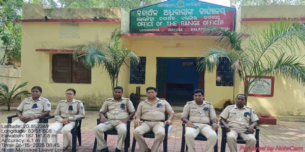ଓଡ଼ିଶା ଅଣଗେଜେଟେଡ୍ ବନସେବା ସଂଘର କଳା ବ୍ୟାଚ୍ ପରିଧାନ ପୂର୍ବକ ଶାନ୍ତିପୂର୍ଣ୍ଣ ଧାରଣା
