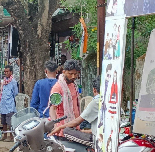 ଜାତୀୟ ପତାକା ପ୍ରତି ଅସମ୍ମାନ।