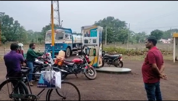 ପ୍ରୟାସ ଓଡ଼ିଶା ନ୍ୟୁଜ୍ ର କ୍ୟାମେରା । ଆସନ୍ତୁ ଦେଖିବା ଲିପନ୍ ନାଏକଙ୍କ ଏହି ରିପୋର୍ଟ.....