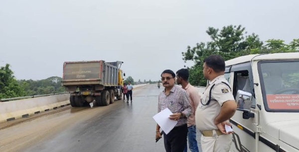 ୩ ଟ୍ରାକ୍ଟର ସହ ପଥର ବୋଝେଇ ହାଇୱା ଜବତ