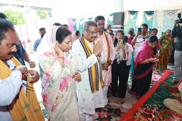 ଶୀତଳଷଷ୍ଠୀ ଯାତ୍ରାରେ ଦେବଦର୍ଶନ କଲେ କେନ୍ଦ୍ର ଓ ରାଜ୍ୟ ମନ୍ତ୍ରୀ