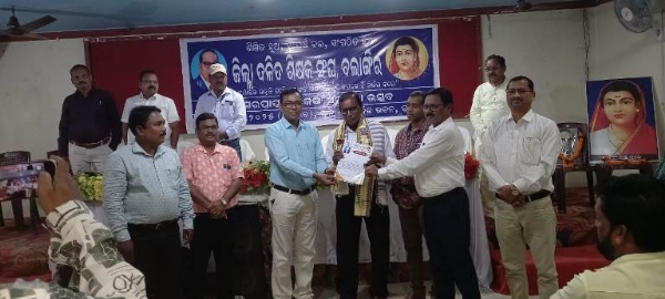 ସାମ୍ବାଦିକ ଭବନରେ ଅବସରପ୍ରାପ୍ତ ଶିକ୍ଷକଙ୍କୁ ସମ୍ବର୍ଦ୍ଧନା