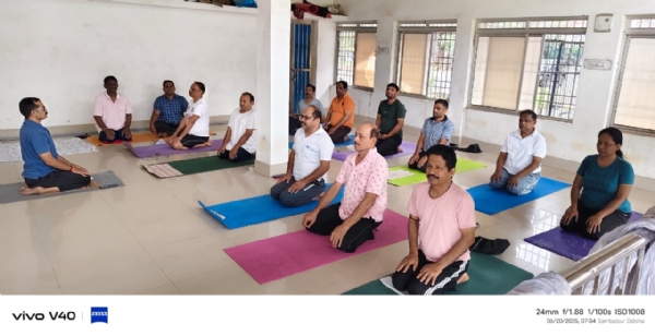 ଯୋଗରୁ ଦିନ ଆରମ୍ଭ ହେଲେ ଶରୀର ଓ ମନ ନିରୋଗ ହେବ