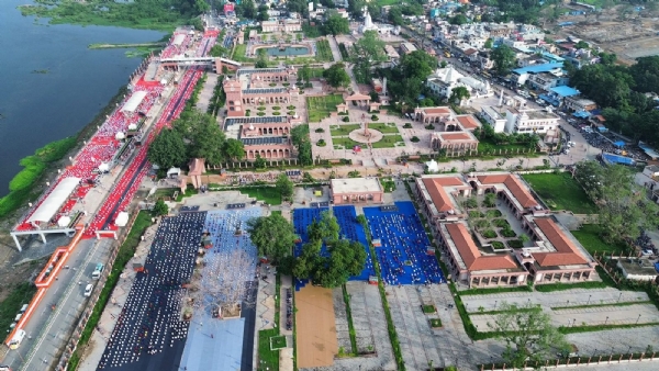 ଅନ୍ତର୍ଜାତୀୟ ଯୋଗ ଦିବସରେ ସାମିଲ୍ ହେଲେ କେନ୍ଦ୍ରମନ୍ତ୍ରୀ