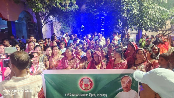 ବଲାଙ୍ଗିର ରେ ନବୀନ ପଟ୍ଟନାୟକଙ୍କ ଆଶୁଆରୋଗ୍ଯ କାମନା କରି ମାଁ ସମଲେଶ୍ବରୀଙ୍କ ଠାରେ ଅଖଣ୍ଡ ଦୀପ ପ୍ରଜ୍ୱଳନ କଲେ ବିଜେଡି କର୍ମକର୍ତ୍ତା