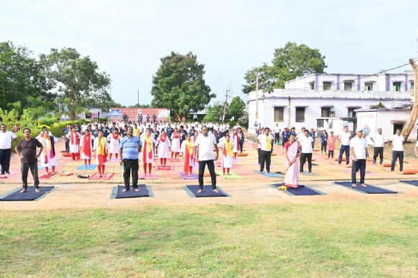 ଆଇଟିଆଇ ବଲାଙ୍ଗୀର ପରିସରରେ ୧୧ତମ ଆନ୍ତର୍ଜାତୀୟ ଯୋଗ ଦିବସ ପାଳିତ