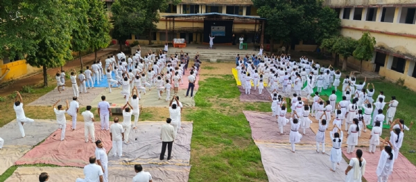 କଦମପଡ଼ା ସରସ୍ଵତୀ ଶିଶୁ ବିଦ୍ୟା ମନ୍ଦିର ଠାରେ ବିଶ୍ଵ ଯୋଗ ଦିବସ