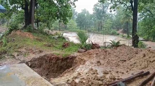 କଛପ ଗତିରେ ଚାଲିଛି କାର୍ଯ୍ଯ, କଲଭର୍ଟ ଅଧପନ୍ତରିଆ  ଯାତାୟାତରେ ବାଧା : ପାର୍ଶ୍ବରାସ୍ତା ନ ଥିବାରୁ ବଢୁଛି ଅସନ୍ତୋଷ