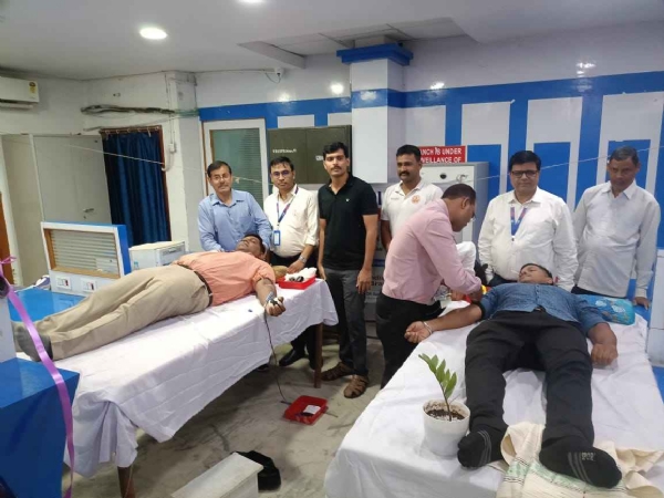 ସୋନପୁର ଷ୍ଟେଟ ବ୍ୟାଙ୍କ ଠାରେ ରକ୍ତ ଦାନ ଶିବିର ଅନୁଷ୍ଠିତ