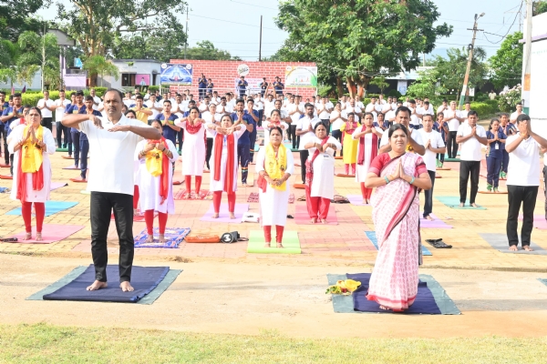 ଆଇଟିଆଇ ବଲାଙ୍ଗୀର ପରିସରରେ ୧୧ତମ ଆନ୍ତର୍ଜାତୀୟ ଯୋଗ ଦିବସ ପାଳିତ