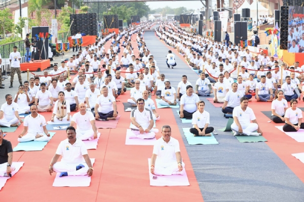 ଅନ୍ତର୍ଜାତୀୟ ଯୋଗ ଦିବସରେ ସାମିଲ୍ ହେଲେ କେନ୍ଦ୍ରମନ୍ତ୍ରୀ
