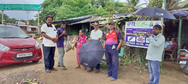 ରୋଟାରୀ କ୍ଲବ ତରଫରୁ ଛତା ବଂଟନ