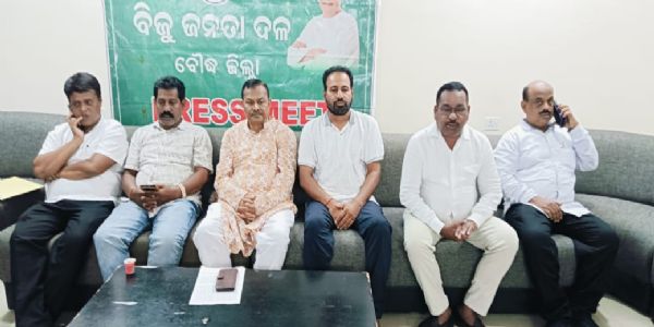 ବାଧକ ସାଜିଛନ୍ତି ବୌଦ୍ଧ ବିଧାୟକ , ଖୋର୍ଦ୍ଧା - ବଲାଙ୍ଗୀର ରେଳ ପ୍ରକଳ୍ପ ର ଅଗ୍ରଗତି ହୋଇପାରୁନାହିଁ