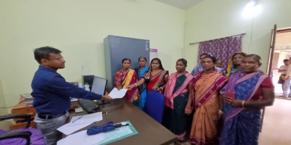 ନୂତନ ନଳକୂପ ଖନନ ପାଇଁ ବିଡ଼ିଓଙ୍କୁ ଦାବିପତ୍ର