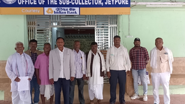 ଡଙ୍ଗରୀ ମଣ୍ଡିରୁ ଧାନ ଉଠାଇବା  ଦାବ ନେଇ ଉପ ଜିଲାପାଳ ଙ୍କ ଦ୍ୱାରସ୍ଥ