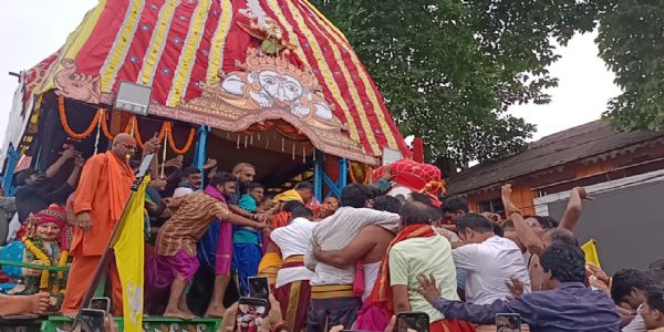 ସରିଲା ପହଣ୍ଡି, ରଥାରୁଢ ହେଲେ ତିନି ଠାକୁର
