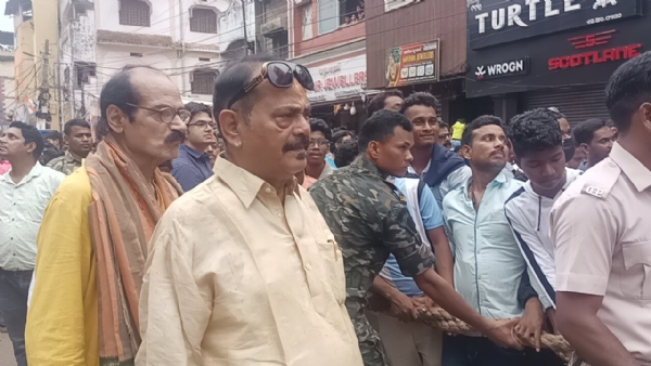 ହଜାର ହଜାର ଭକ୍ତଙ୍କ ସମାଗମ ରେ ଜୟପୁର ରେ କଡା ସରୁକ୍ଷା ବଳୟରେ ରଥ ଟଣା