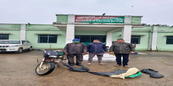 ଦେଶି ମଦ ଚାଲାଣ ବେଳେ ଚଢାଉ, ଜଣେ ଗିରଫ