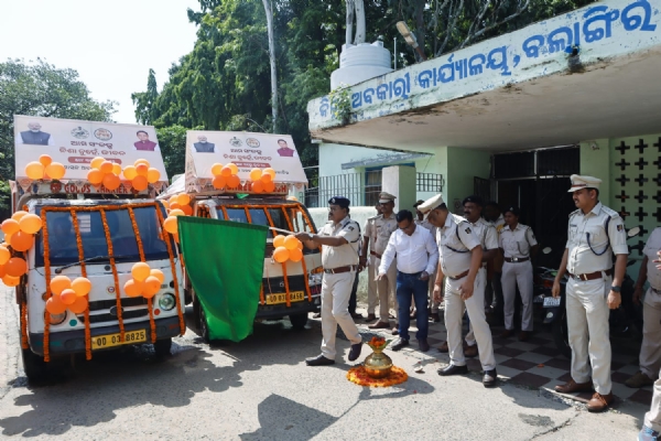 ବଲାଙ୍ଗୀର ଜିଲ୍ଲା ଅବକାରୀ କାର୍ଯ୍ୟାଳୟ ପକ୍ଷ ରୁ ଚାରିଗୋଟି  ଆମ ସଂକଳ୍ପ - ନିଶା ନୁହେଁ , ଜୀବନ  ସଚେତନତା ରଥ  ବୁଲିଲା