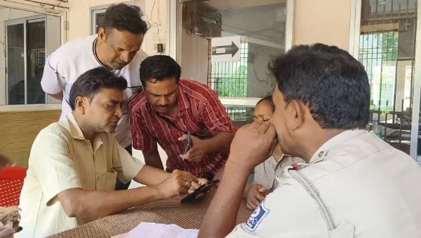 ସ୍ପଷ୍ଟ ଦିବାଲୋକରେ ୪ ଲକ୍ଷ ଟଙ୍କା ଲୁଟି ନେଇଗଲେ ଦୁର୍ବୃତ୍ତ