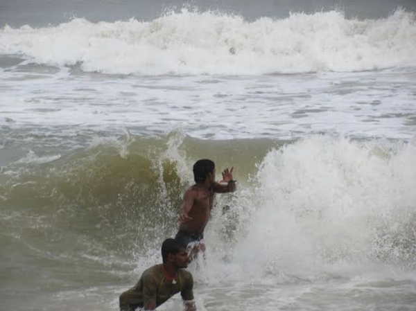 ପୁରୀ ସମୁଦ୍ରକୂଳେ ହୋଇନାହିଁ ସିନ୍ଥେଟିକ୍ ୱାଲ ବିପଦରେ ପୁରୀ ବିଚ୍ !
