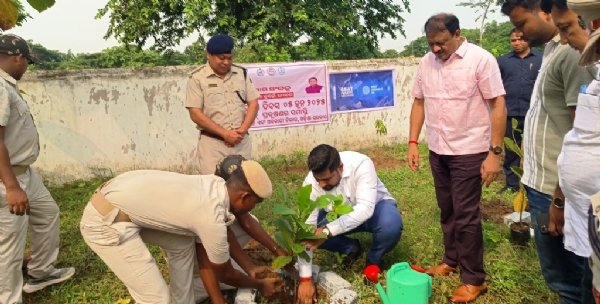 DHAMNAGAR - MINISTER & COLLECTOR PALILE BISWA PARIBESA DIVAS