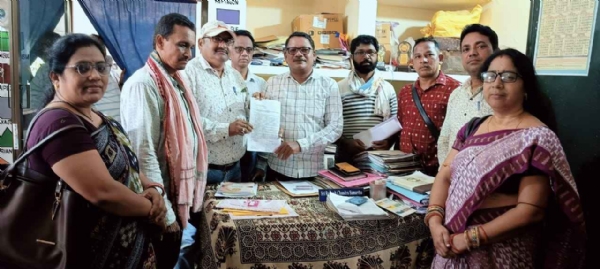 ତୁରନ୍ତ ଶିକ୍ଷକ ପଦୋନ୍ନତି ପାଇଁ ଗୁଡଭେଲା ବ୍ଲକ୍ ଶିକ୍ଷକ ସଂଘ ର ଦାବୀପତ୍ର ପ୍ରଦାନ