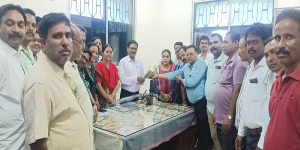 ଜିଲ୍ଲା ଶିକ୍ଷାଧିକାରୀଙ୍କୁ ଭେଟିଲେ ଓଷ୍ଟା କର୍ମକର୍ତ୍ତା