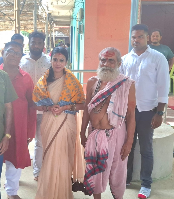 ବୀରନରସିଂହପୁର ମା ଦକ୍ଷିଣକାଳୀଙ୍କୁ ଦର୍ଶନ କଲେ ବ୍ରହ୍ମଗିରି ବିଧାୟିକା