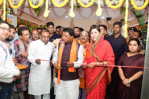 ସୁବର୍ଣ୍ଣପୁର ଜିଲ୍ଲା ବାସୀ ଙ୍କୁ ୩୨୩ କୋଟି ର ୫୬ ଗୋଟି ପ୍ରକଳ୍ପ ଭେଟି ଦେଲେ ମୁଖ୍ୟମନ୍ତ୍ରୀ ମୋହନ ଚରଣ ମାଝୀ*- *୩୦ ହଜାର ଜନତା ସମାବେଶ ରେ ସମ୍ବୋଧିତ କଲେ ମୁଖ୍ୟମନ୍ତ୍ରୀ
