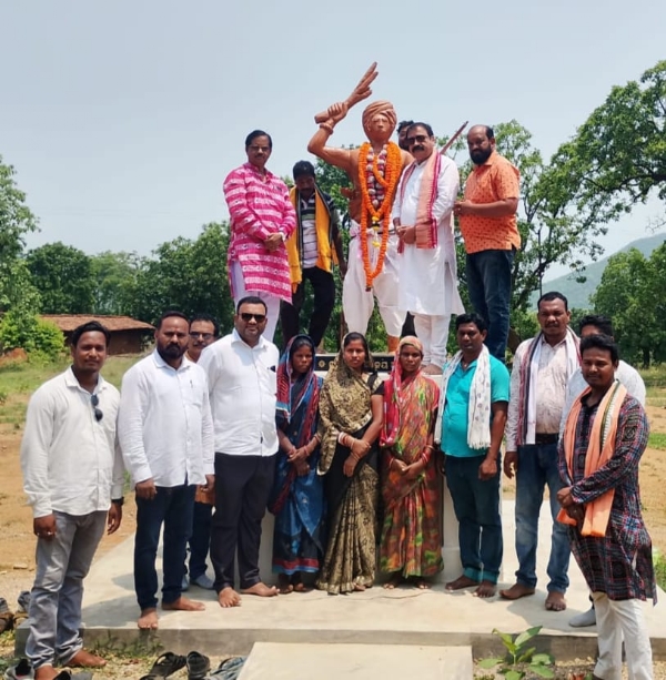 ବିଜାଖାମାନ ଠାରେ ଥିବା ବିର୍ଷାମୁଣ୍ଡା ଙ୍କ ପ୍ରତିମୂର୍ତ୍ତି ରେ ବଲାଙ୍ଗୀର ବିଜେପି ତରଫରୁ ମାଲ୍ୟାର୍ପଣ କାର୍ଯ୍ୟକ୍ରମ ହୋଇଥିଲା ଏଥିରେ ବରିଷ୍ଠ ବିଜେପି ନେତା ଗୋପାଳଜୀ ପାଣିଗ୍ରାହୀ ଉପସ୍ଥିତ ଥିଲେ